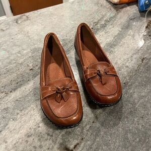 Clarks Women's Tan Loafers